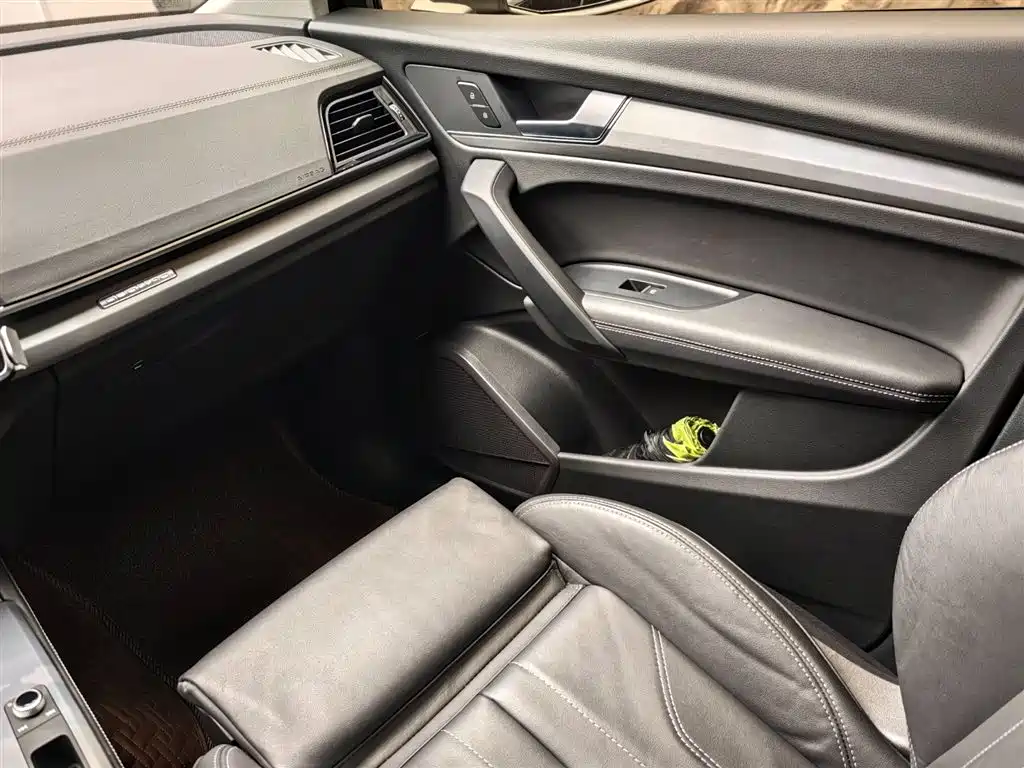 Audi Q5L 2023 — фото 17