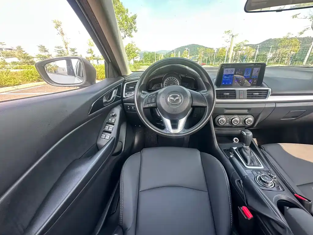 Mazda 3 Axela 2016 — фото 16