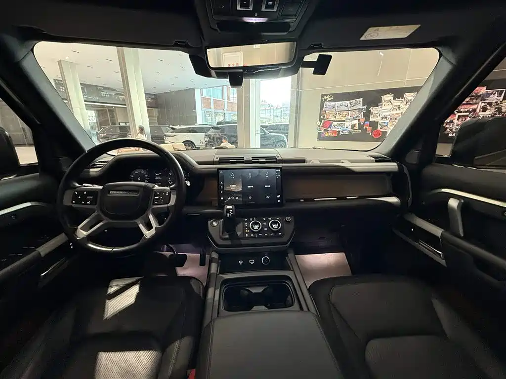 Land Rover Defender 2023 — фото 18