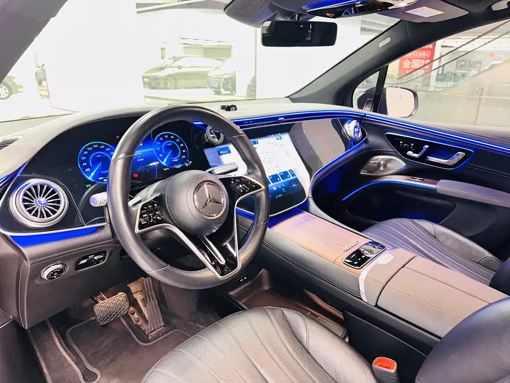Mercedes-Benz EQS SUV 2023 — фото 24