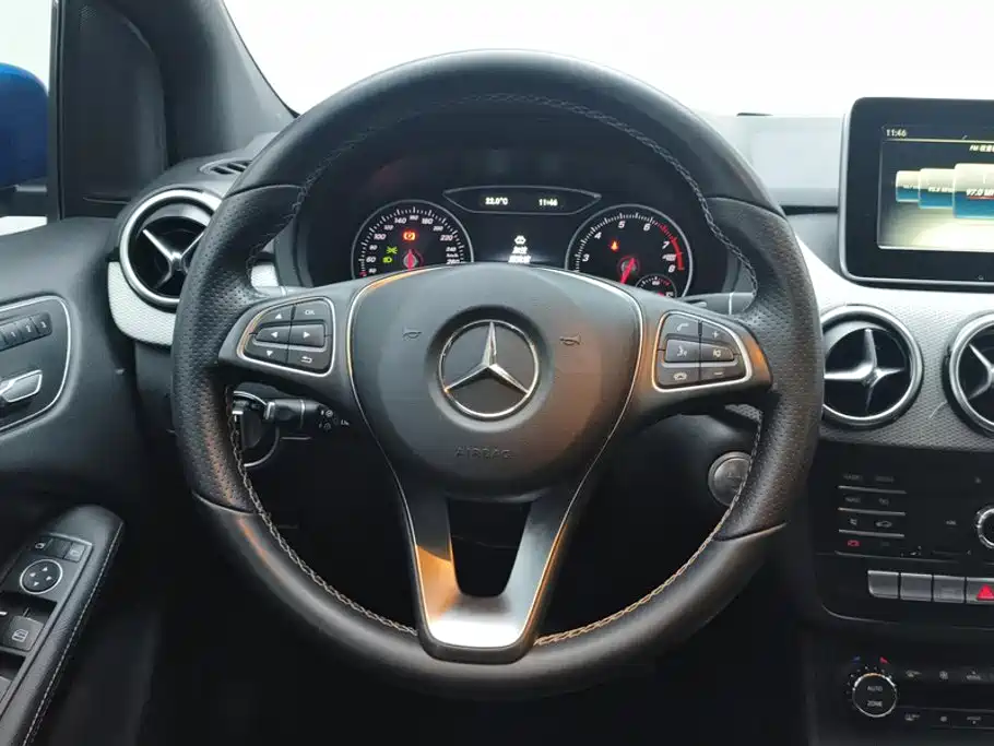 Mercedes-Benz B-Class 2016 — фото 15