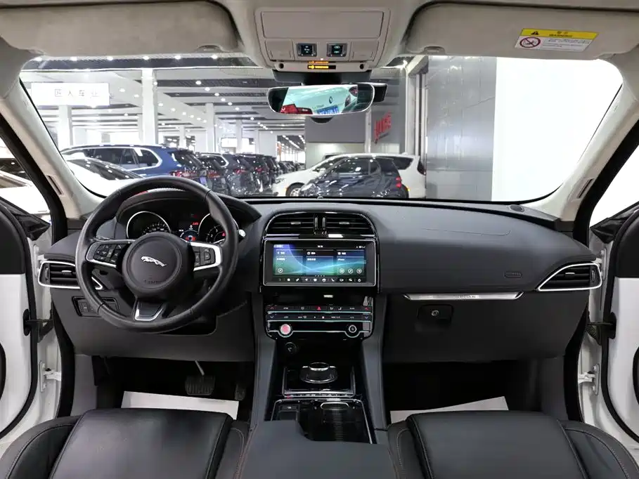 Jaguar F-PACE 2019 — фото 9