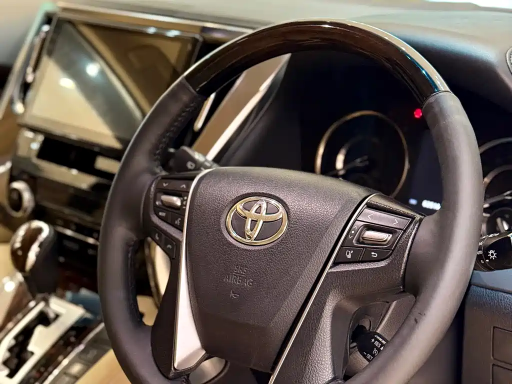 Toyota Alphard 2018 — фото 19