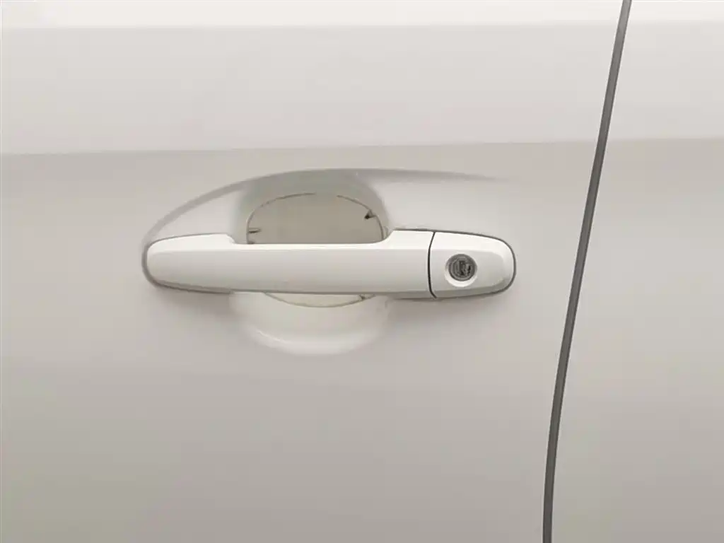Toyota Yaris L 2020 — фото 18