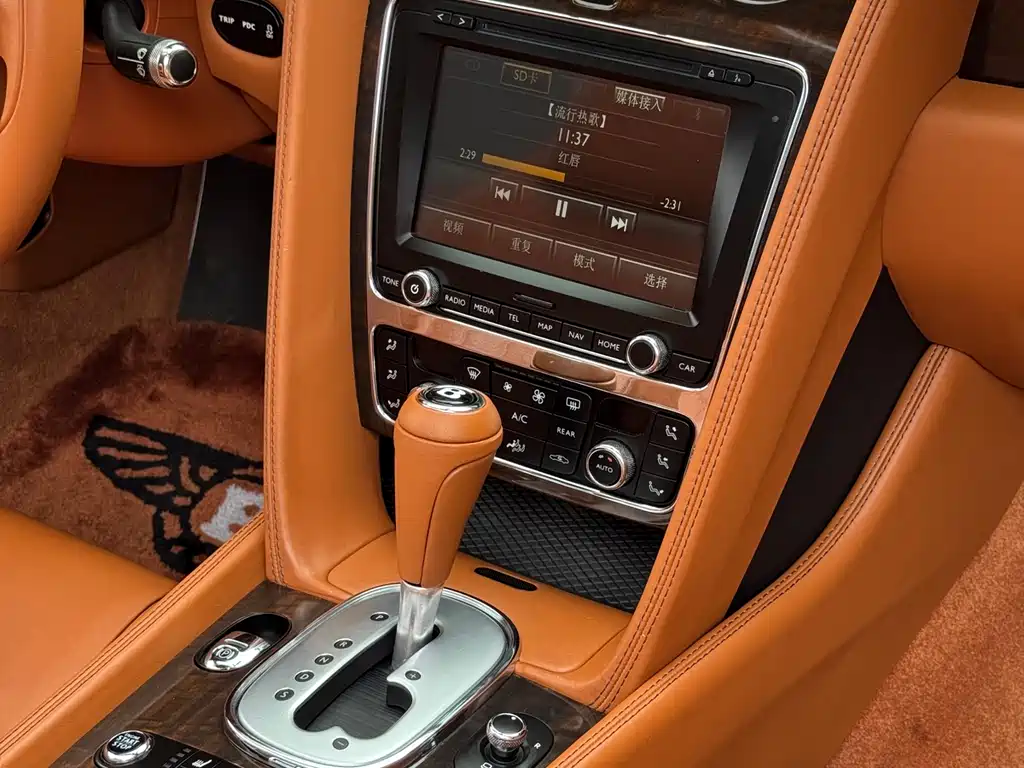 Bentley Continental 2014 — фото 24