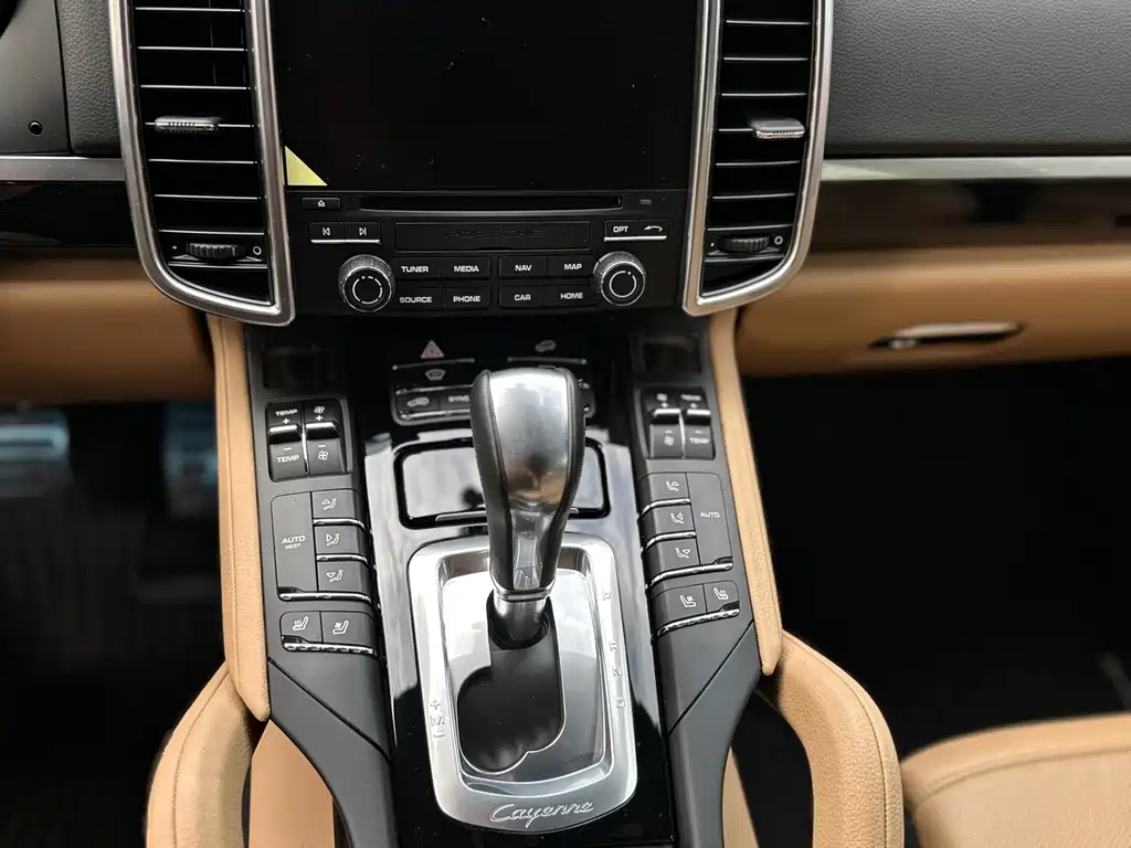 Porsche Cayenne Hybrid 2018 — фото 9