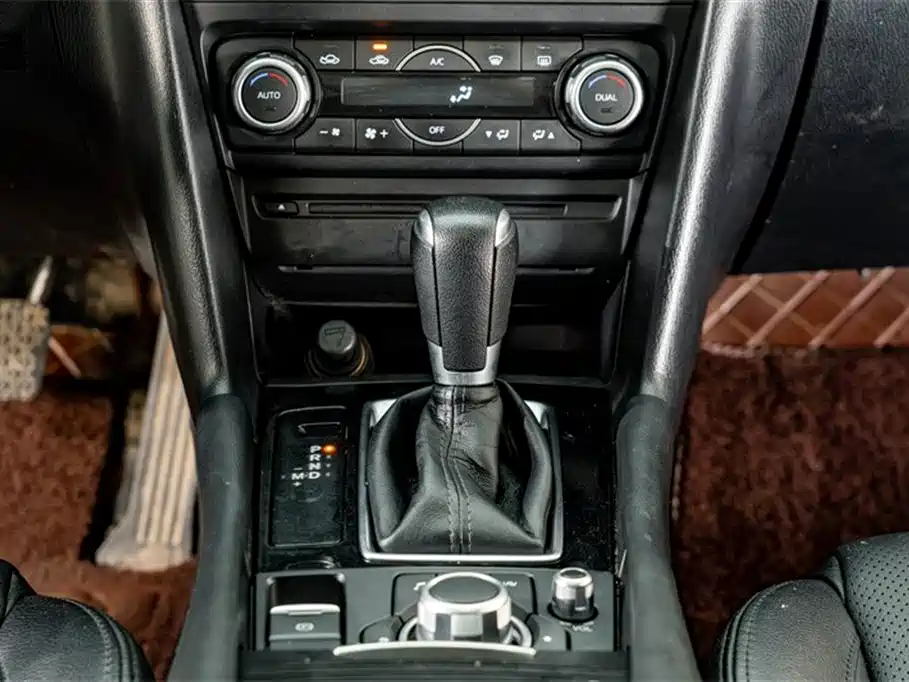 Mazda 3 Axela 2017 — фото 14