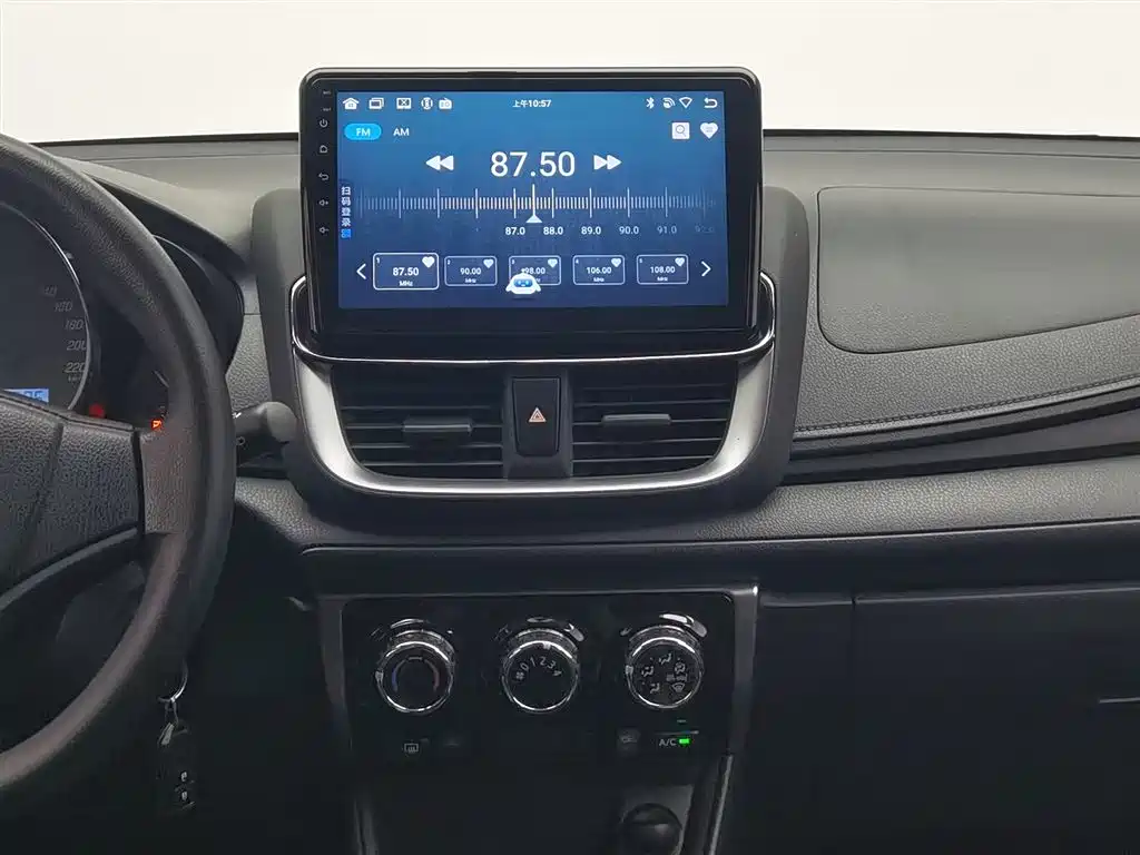 Toyota Yaris L 2020 — фото 12