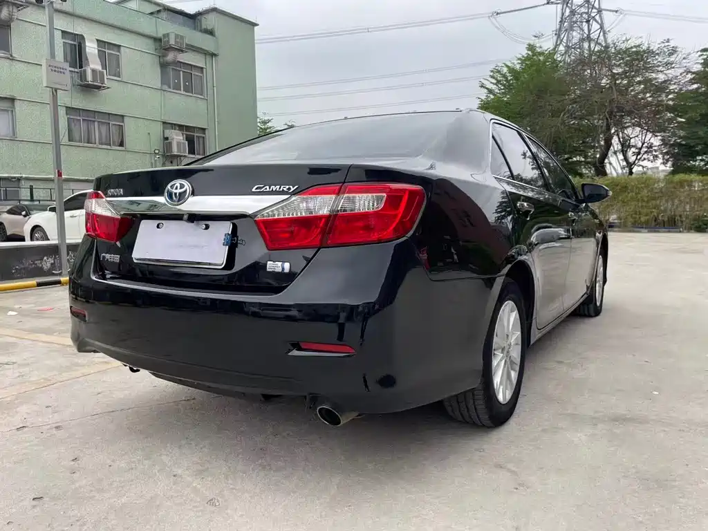 Toyota Camry 2015 — фото 7