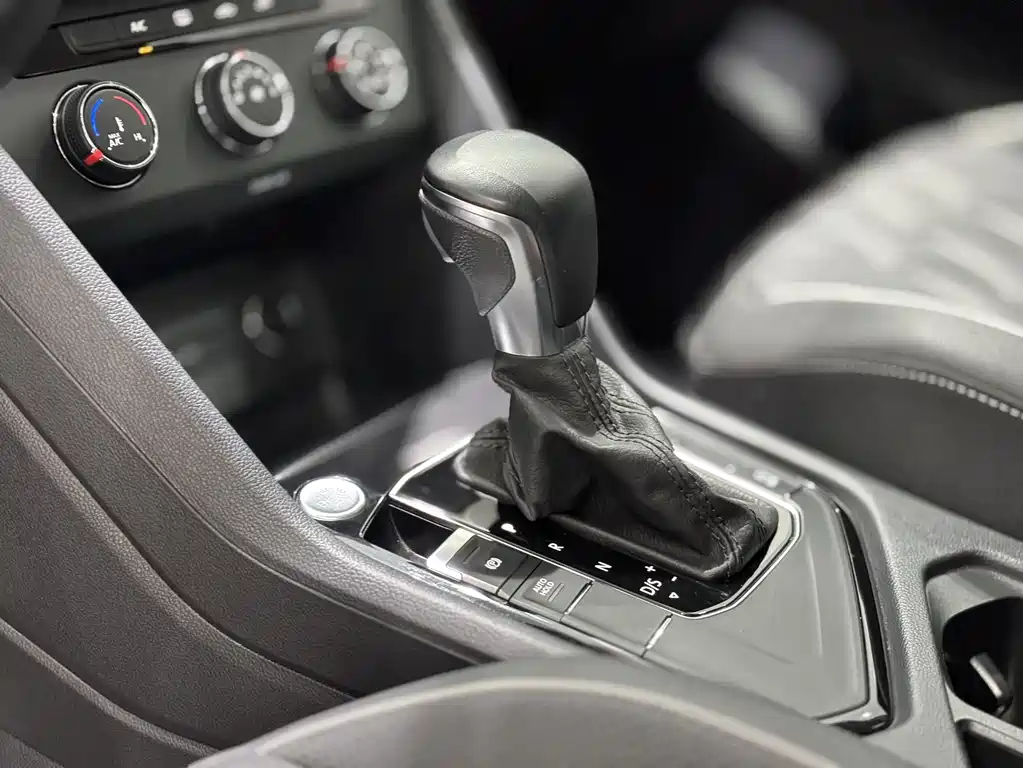 Volkswagen Tiguan L 2023 — фото 14