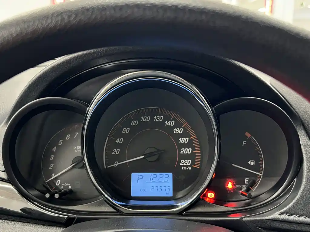 Toyota Yaris L 2020 — фото 14