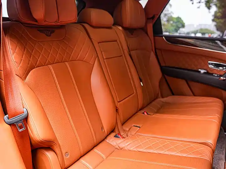 Bentley Bentayga 2017 — фото 15