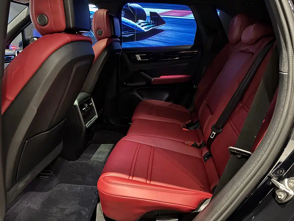 Porsche Cayenne 2018 — фото 16