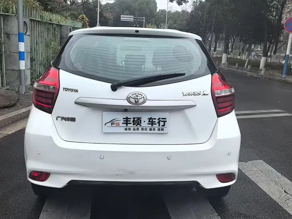 Toyota Yaris L 2018 — фото 8