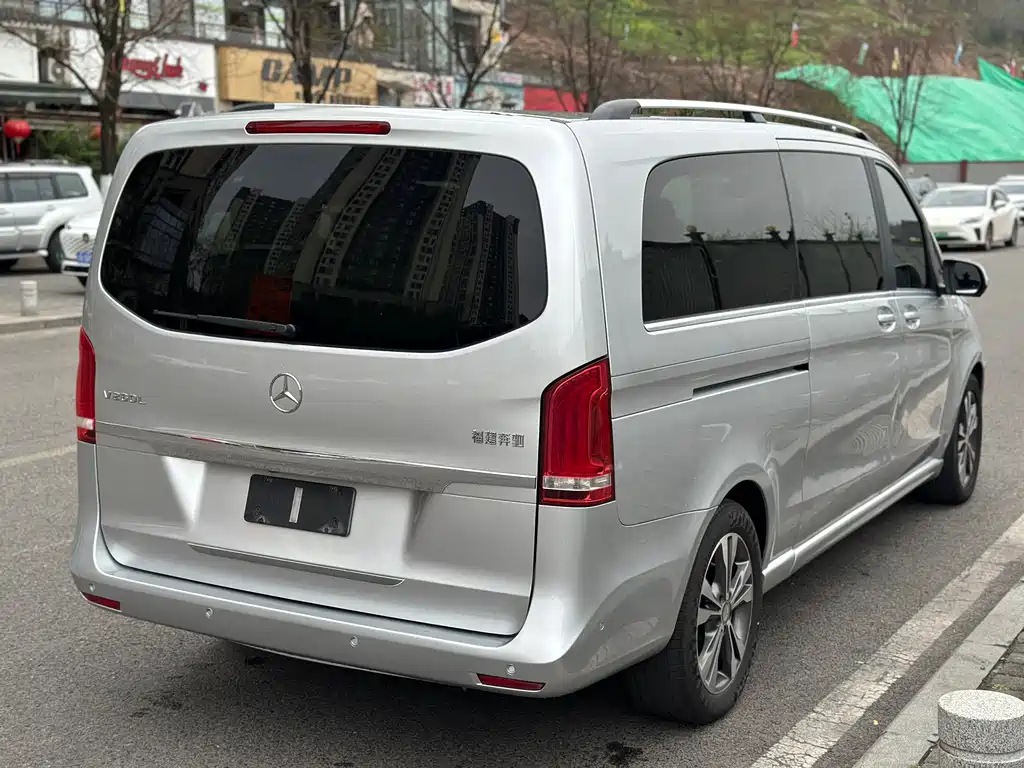 Mercedes-Benz V-Class 2017 — фото 14