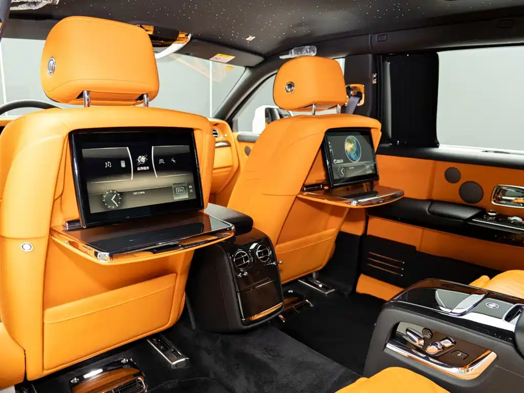 Rolls-Royce Phantom 2022 — фото 16
