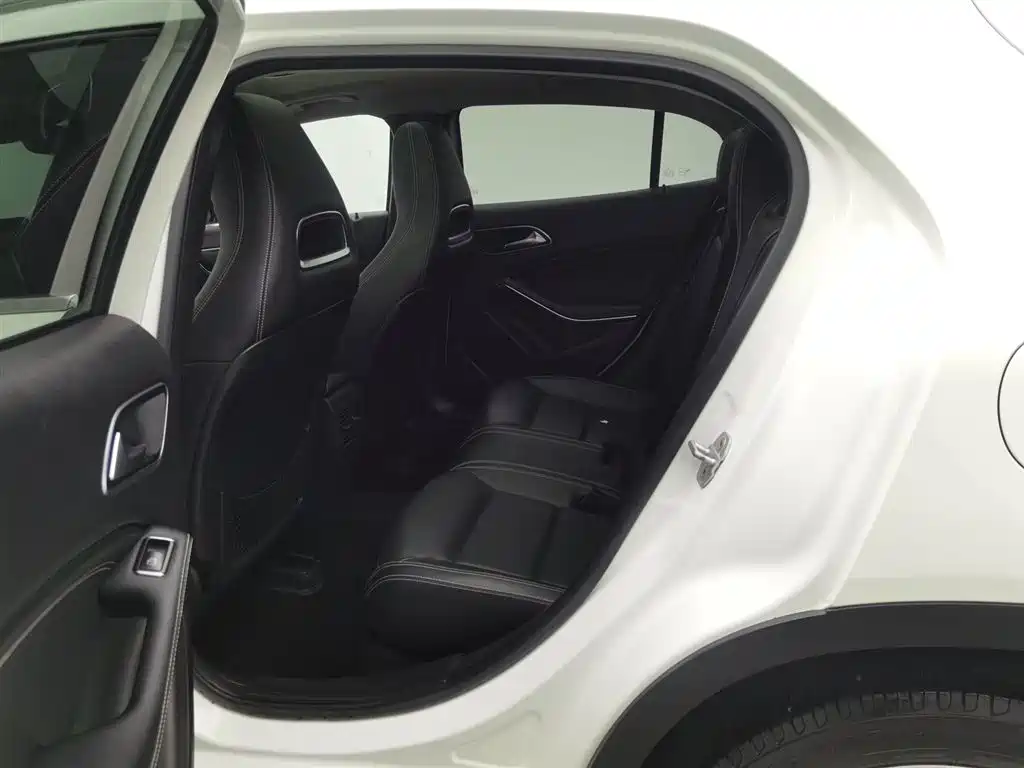 Mercedes-Benz GLA 2018 — фото 15