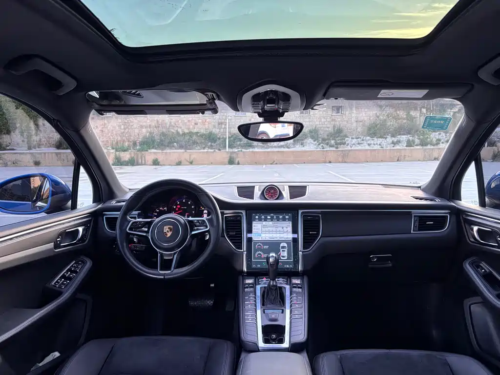 Porsche Macan 2016 — фото 14