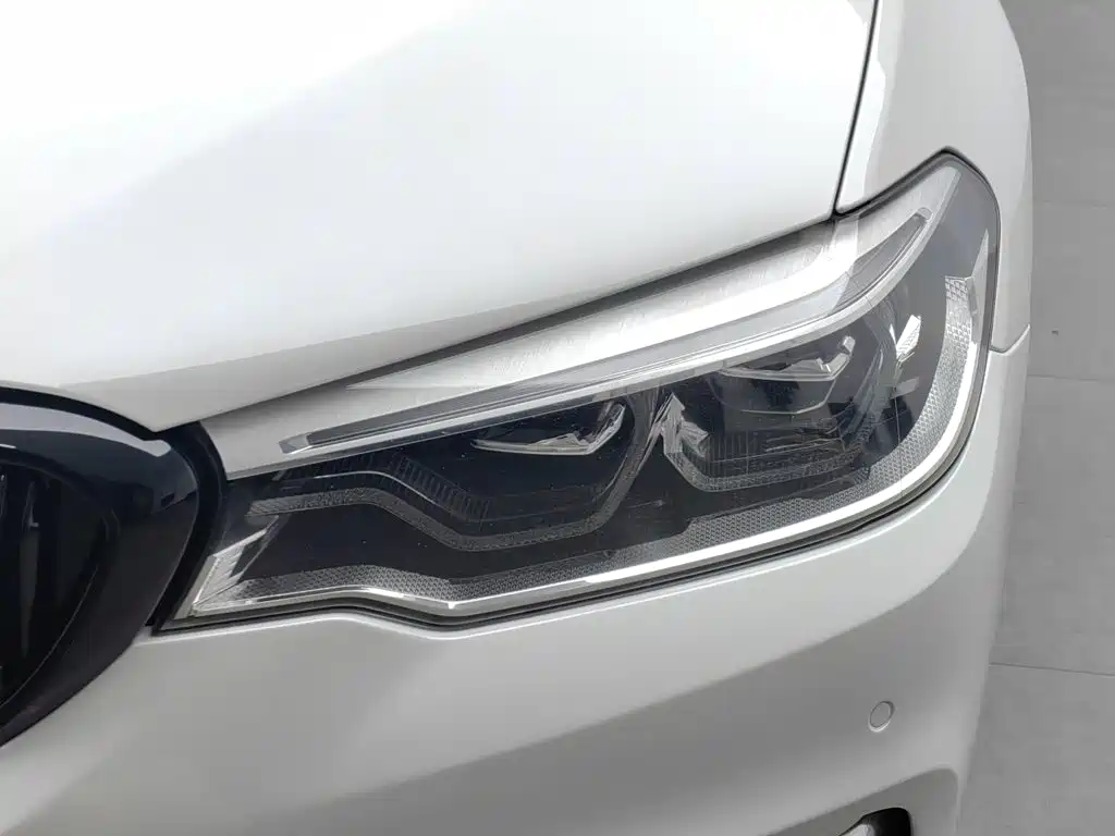 BMW 5 Series New Energy 2019 — фото 7