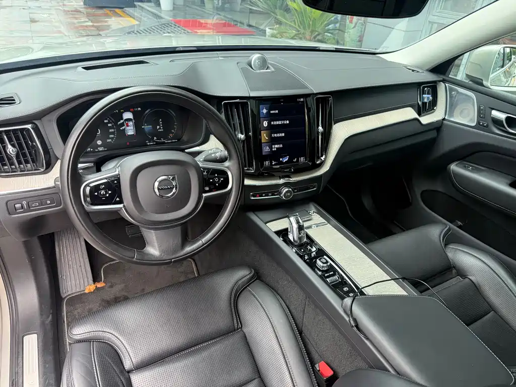 Volvo XC60 PHEV 2020 — фото 3