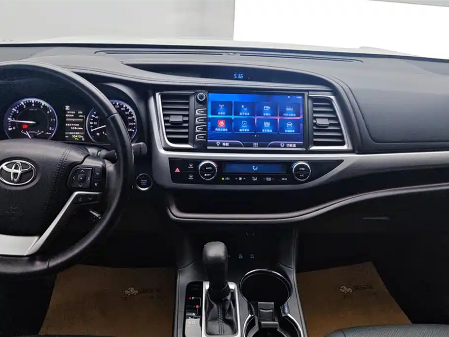 Toyota Highlander 2018 — фото 13