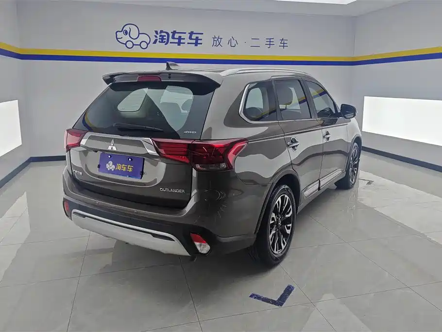 Mitsubishi Outlander 2019 — фото 3