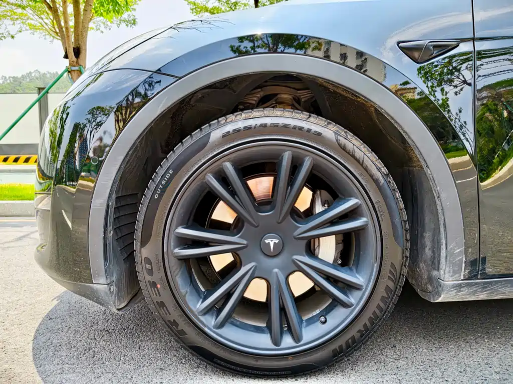 Tesla Model Y 2023 — фото 15