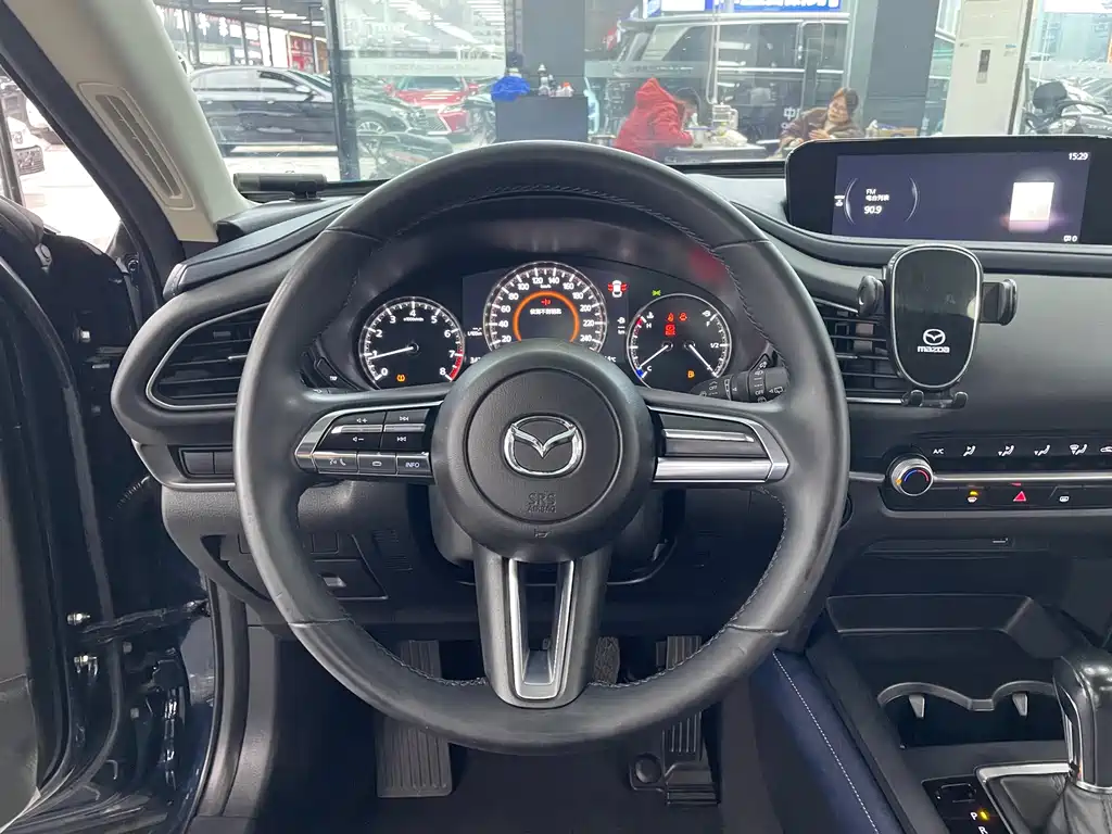 Mazda CX-30 2021 — фото 10