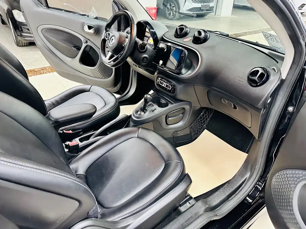 smart Fortwo 2018 — фото 20