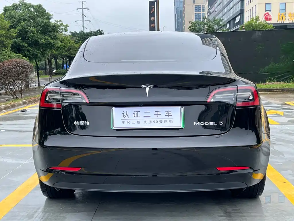 Tesla Model 3 2022 — фото 15