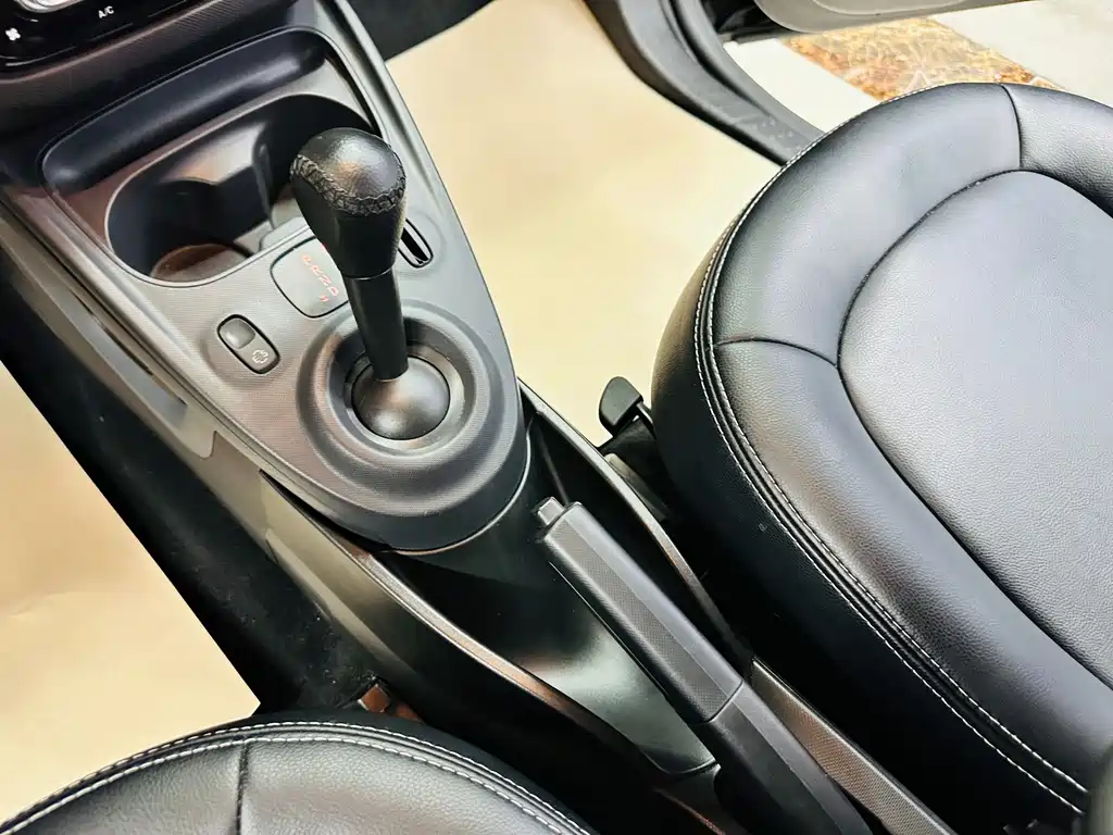 smart Fortwo 2018 — фото 37