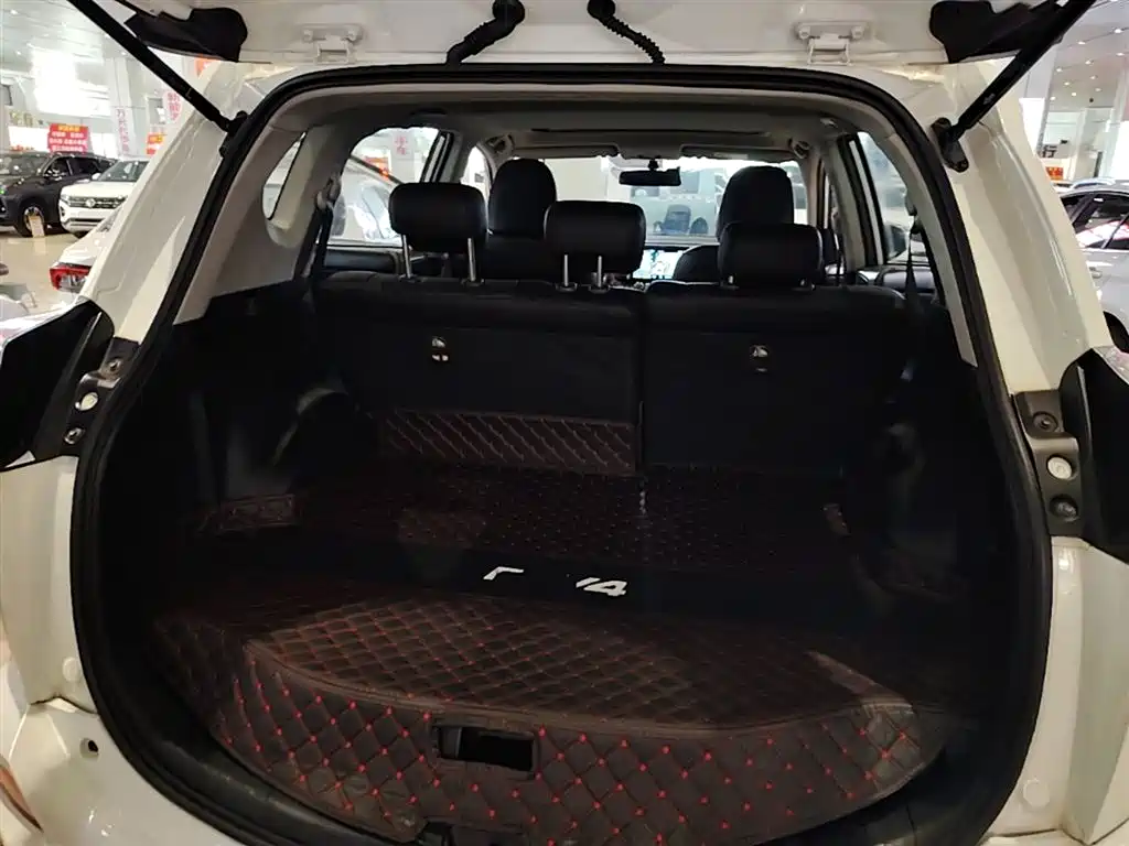 Toyota RAV4 2019 — фото 19