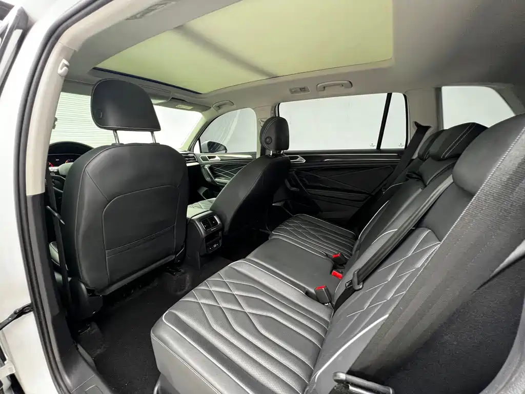 Volkswagen Tiguan L 2023 — фото 14