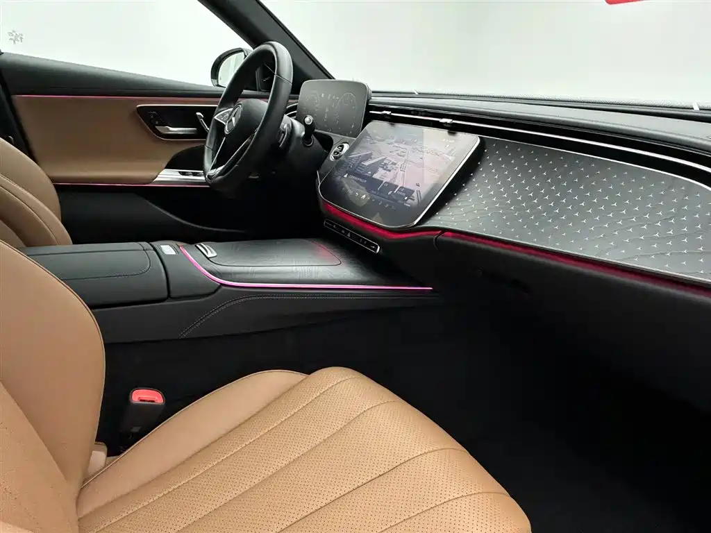 Mercedes-Benz E-Class 2025 — фото 15