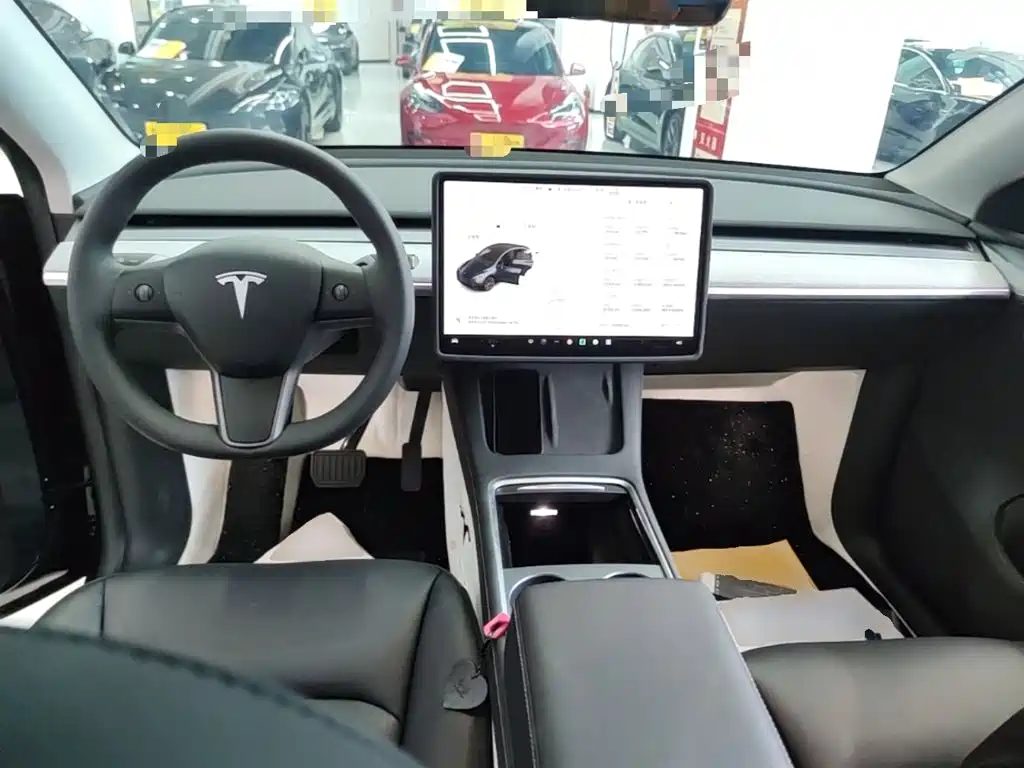 Tesla Model Y 2024 — фото 10