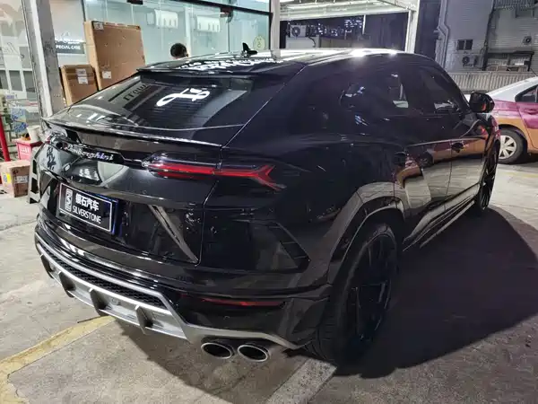 Lamborghini Urus 2021