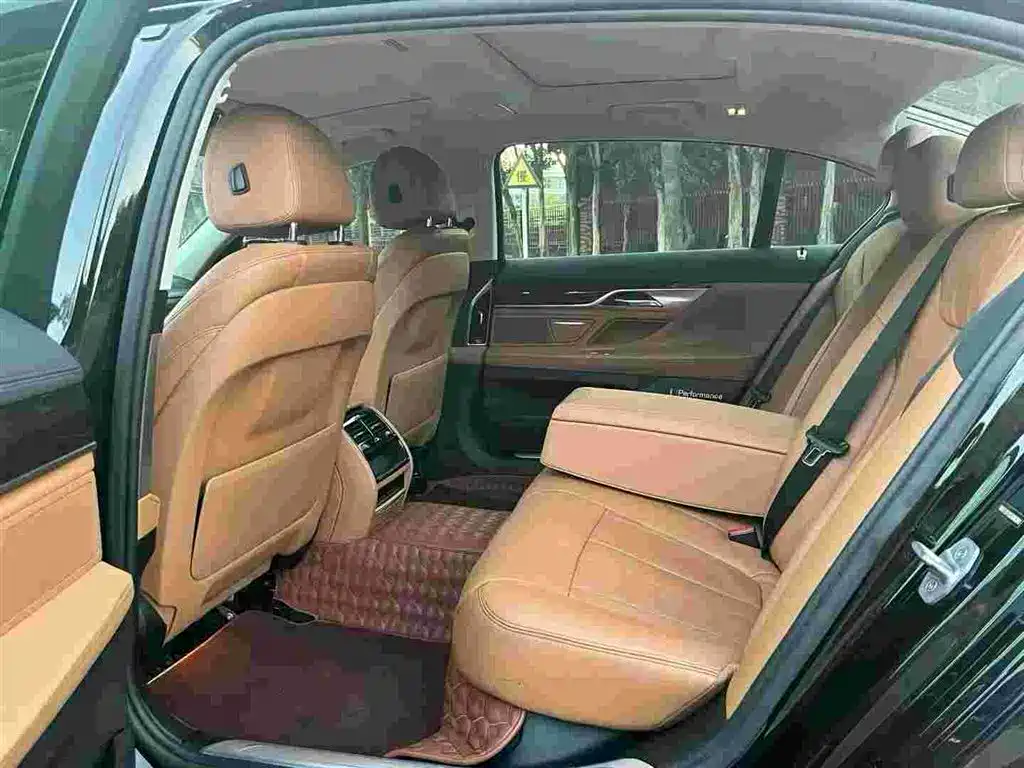 BMW 7 Series 2018 — фото 6