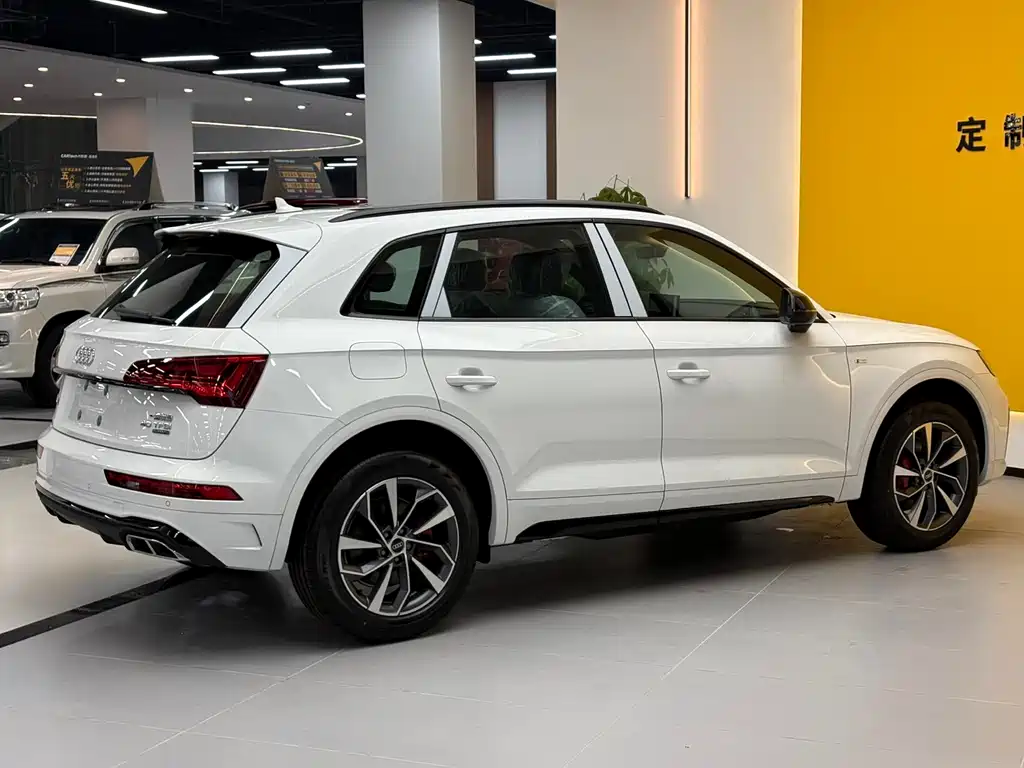 Audi Q5L — фото 7