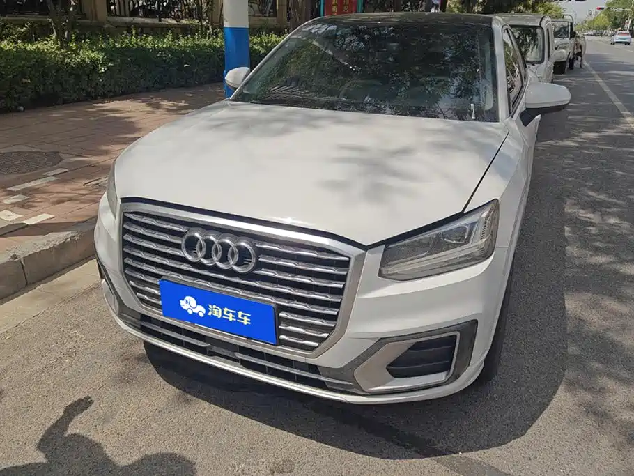 Audi Q2L 2019