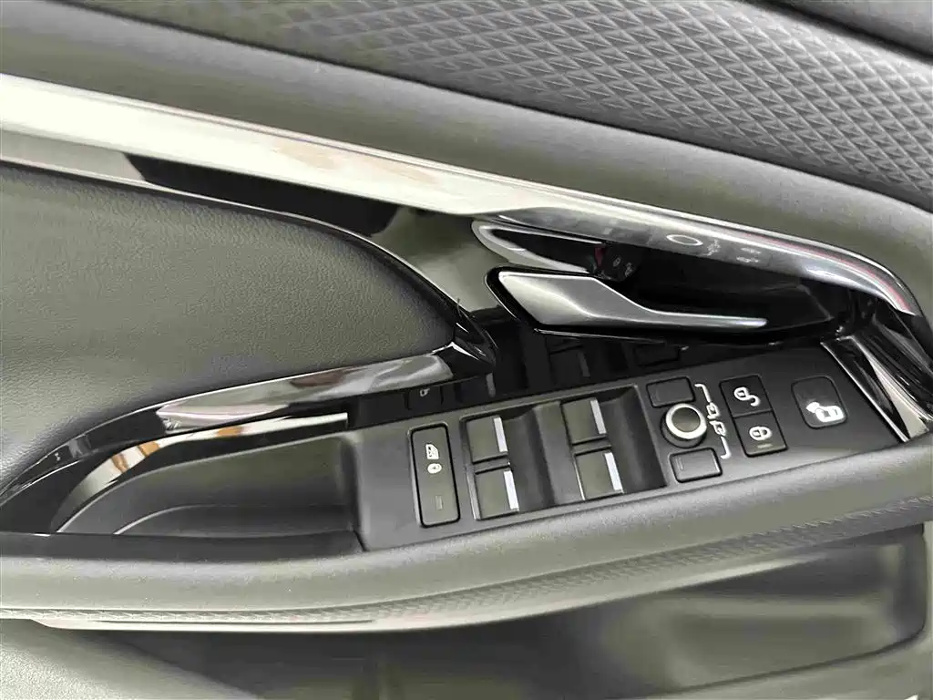 Land Rover Range Rover Evoque 2021 — фото 8