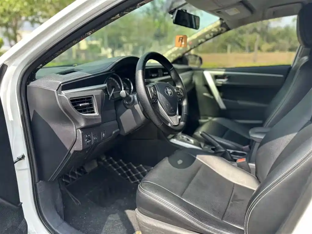 Toyota Corolla 2017 — фото 12