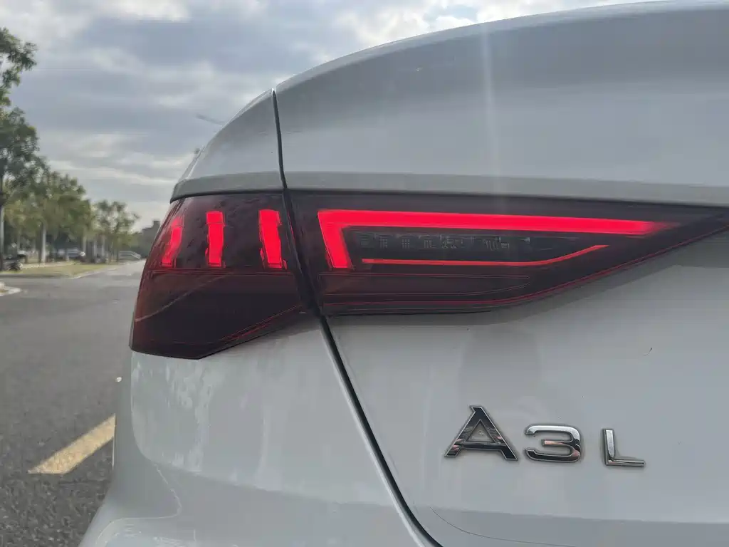 Audi A3 2023 — фото 10