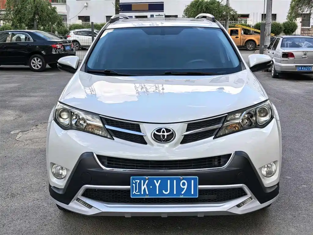 Toyota RAV4 2015 — фото 2
