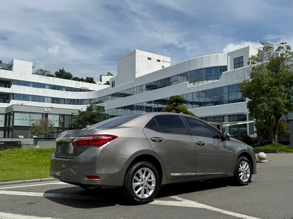 Toyota Corolla 2015 — фото 9