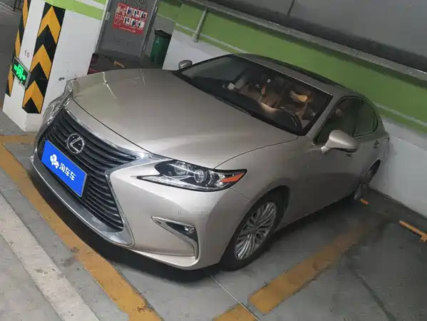 Lexus ES 2018