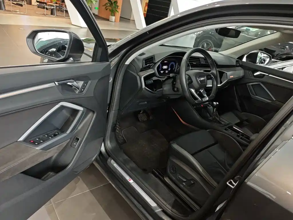Audi Q3 Sportback 2021 — фото 16