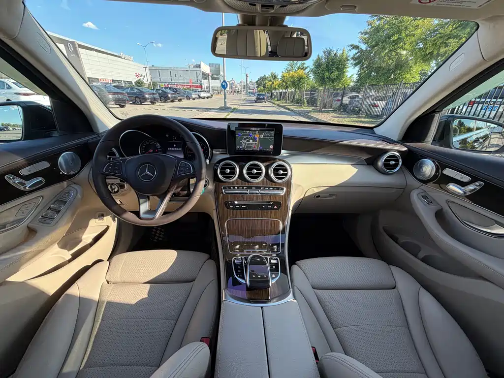 Mercedes-Benz GLC 2018 — фото 16
