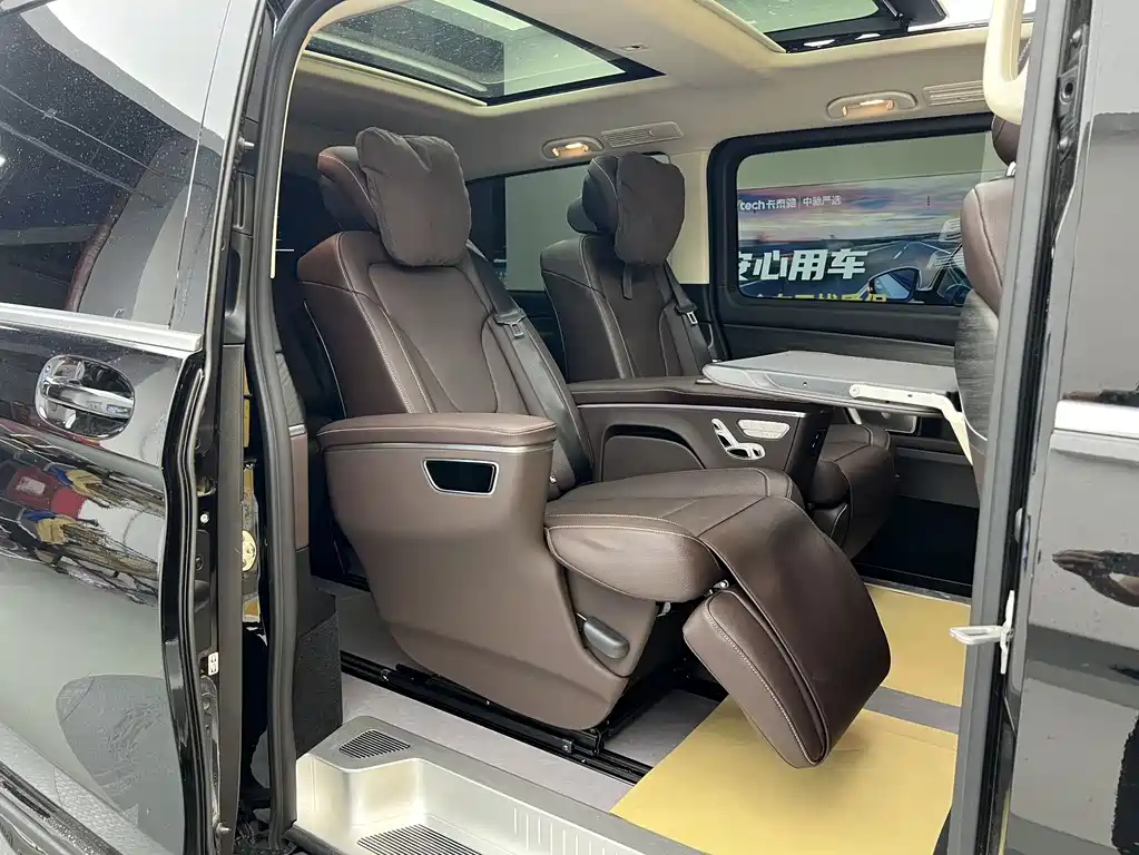 Mercedes-Benz V-Class 2025 — фото 30
