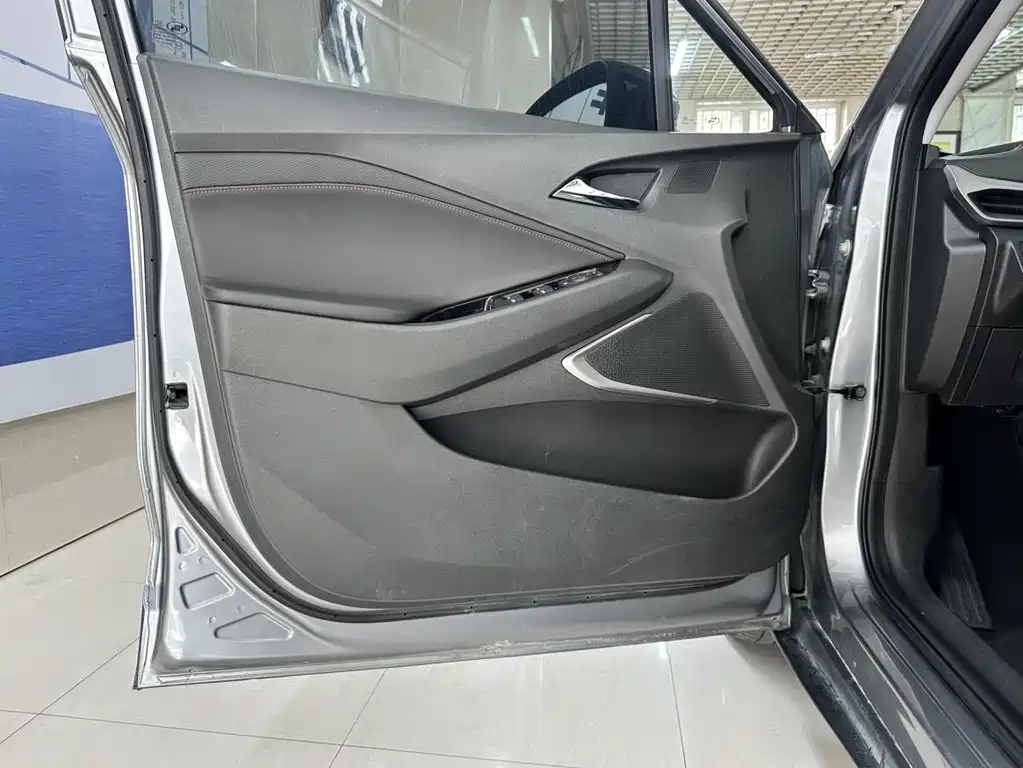 Chevrolet Orlando 2022 — фото 23