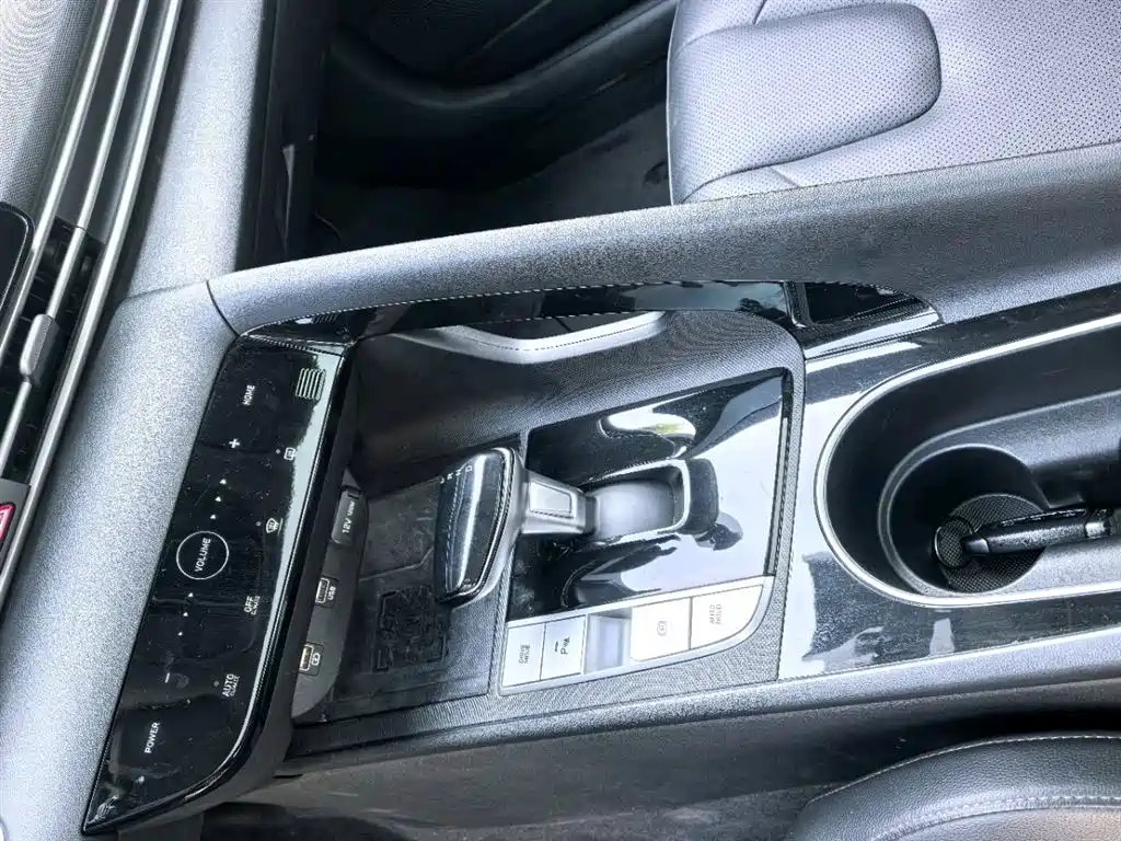 Hyundai Elantra 2022 — фото 11